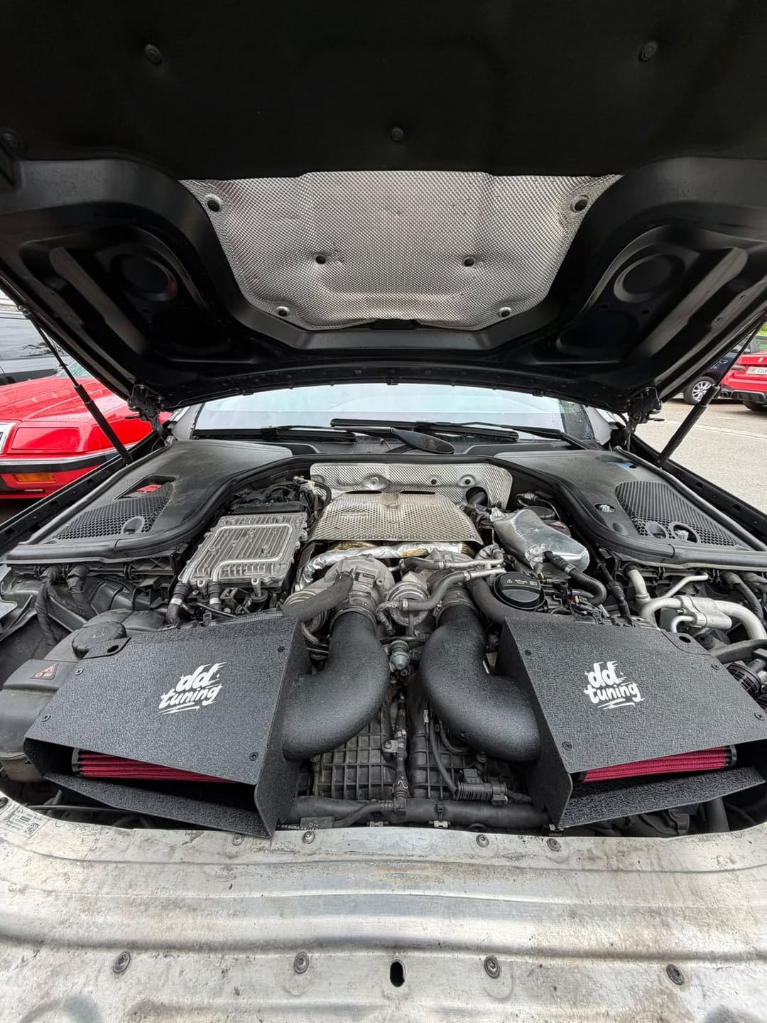 DD Tuning open intake fitted to an M177 V8: two cone filters under black dd tuning heat shields
